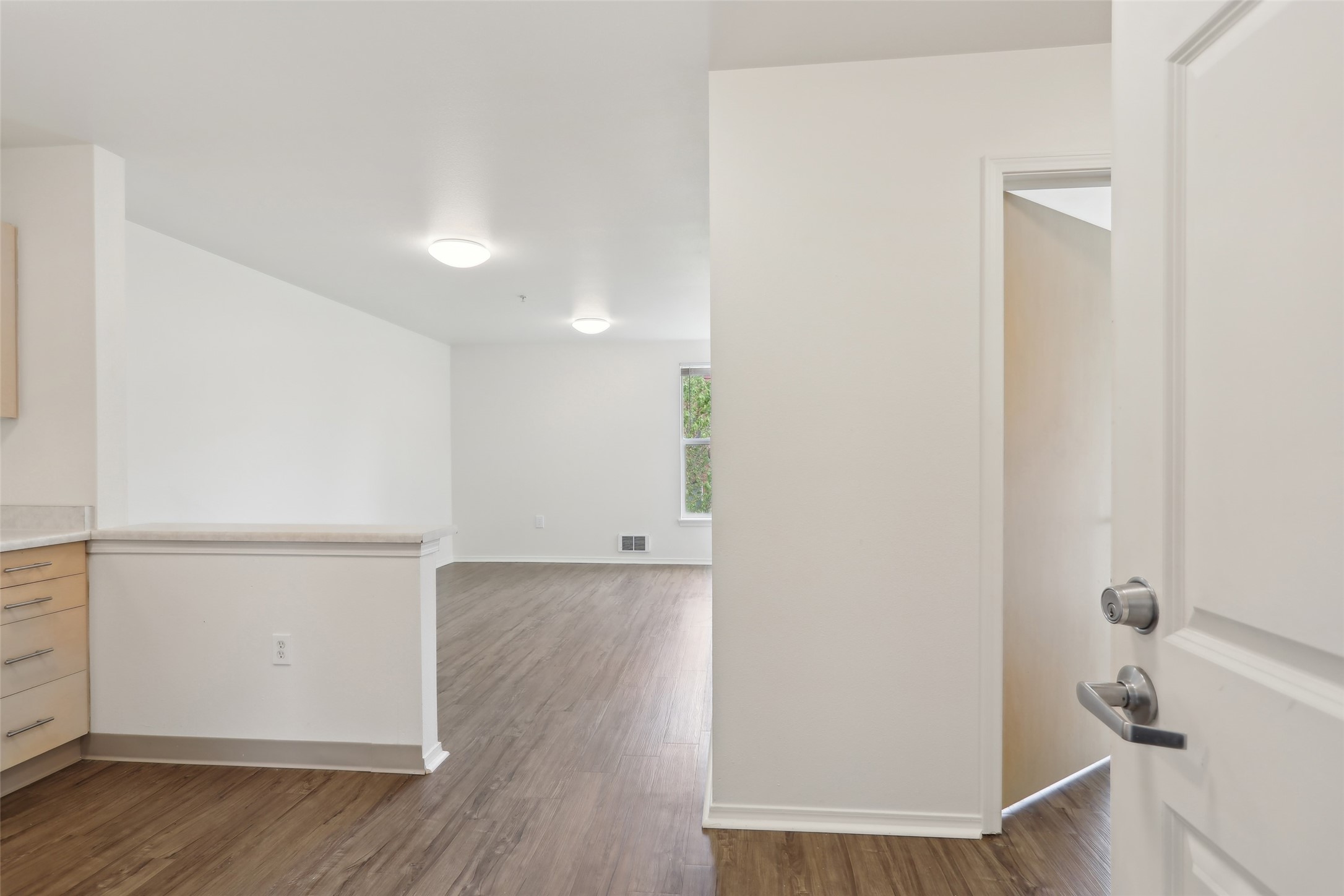 6940 37th Avenue South Seattle, WA 98118 - Photo 44 of 50 a view of empty room with wooden floor