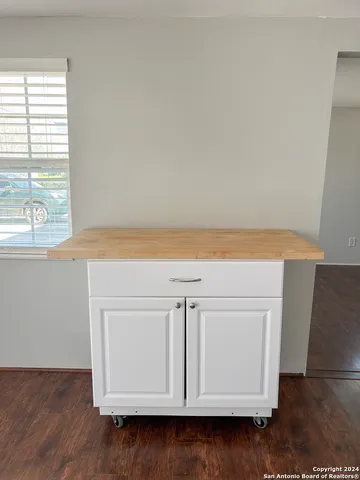 $1,495 | 613 East Ireland Street, Seguin, TX 78155