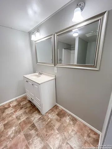 $1,495 | 613 East Ireland Street, Seguin, TX 78155