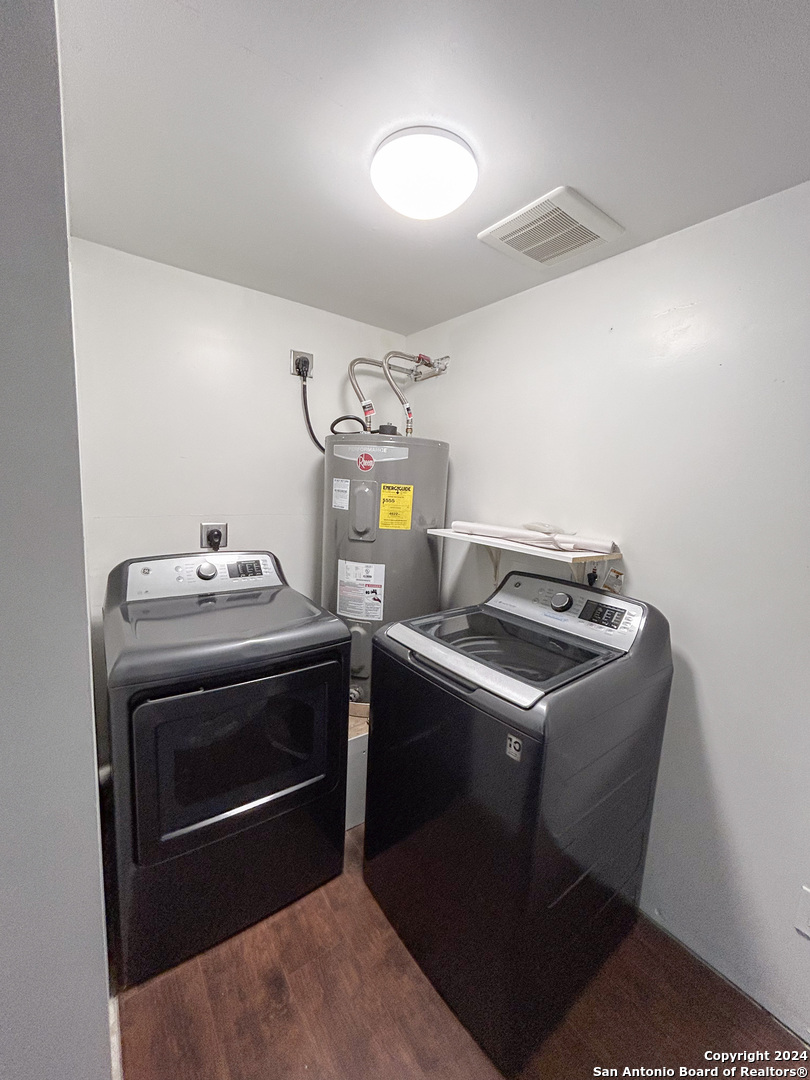 613 East Ireland Street Seguin, TX 78155 - Photo 16 of 42 a utility room with dryer and washer