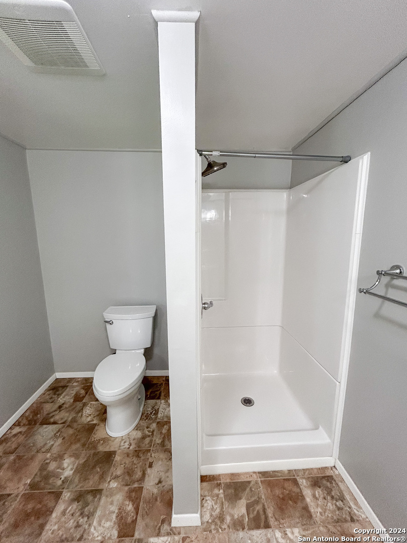 613 East Ireland Street Seguin, TX 78155 - Photo 18 of 42 a bathroom with a toilet and a shower