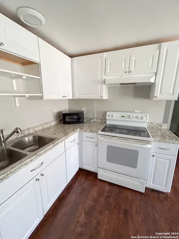 $1,495 | 613 East Ireland Street, Seguin, TX 78155