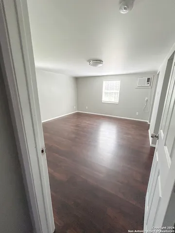 $1,495 | 613 East Ireland Street, Seguin, TX 78155