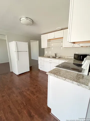 $1,495 | 613 East Ireland Street, Seguin, TX 78155