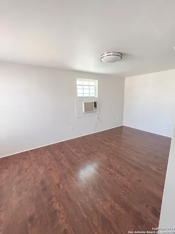 $1,495 | 613 East Ireland Street, Seguin, TX 78155