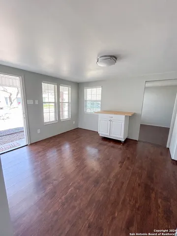 $1,495 | 613 East Ireland Street, Seguin, TX 78155