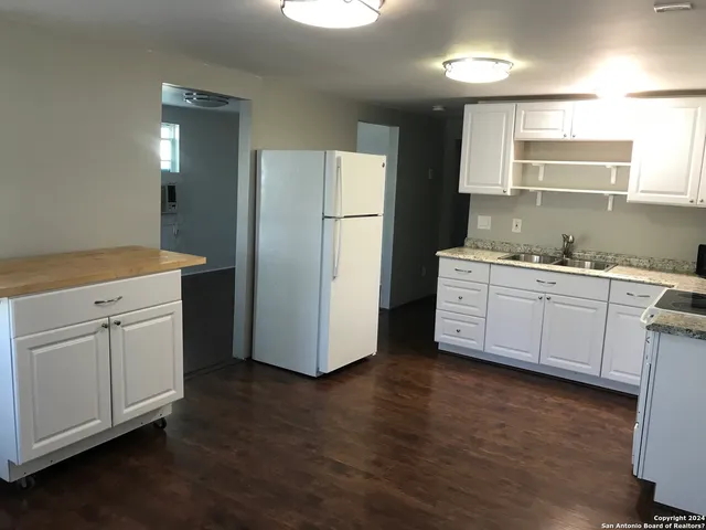 $1,495 | 613 East Ireland Street, Seguin, TX 78155