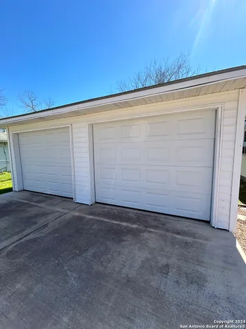 $1,495 | 613 East Ireland Street, Seguin, TX 78155