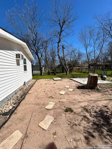 $1,495 | 613 East Ireland Street, Seguin, TX 78155