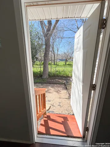 $1,495 | 613 East Ireland Street, Seguin, TX 78155