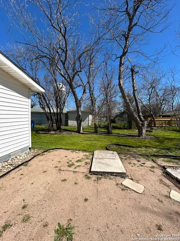 $1,495 | 613 East Ireland Street, Seguin, TX 78155