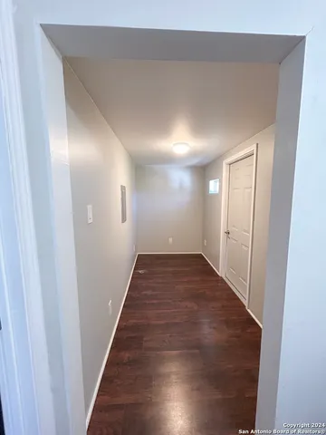 $1,495 | 613 East Ireland Street, Seguin, TX 78155