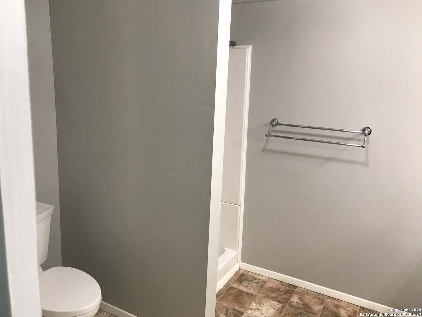 613 East Ireland Street Seguin, TX 78155 - Photo 4 of 42 a bathroom with a granite countertop toilet and a sink