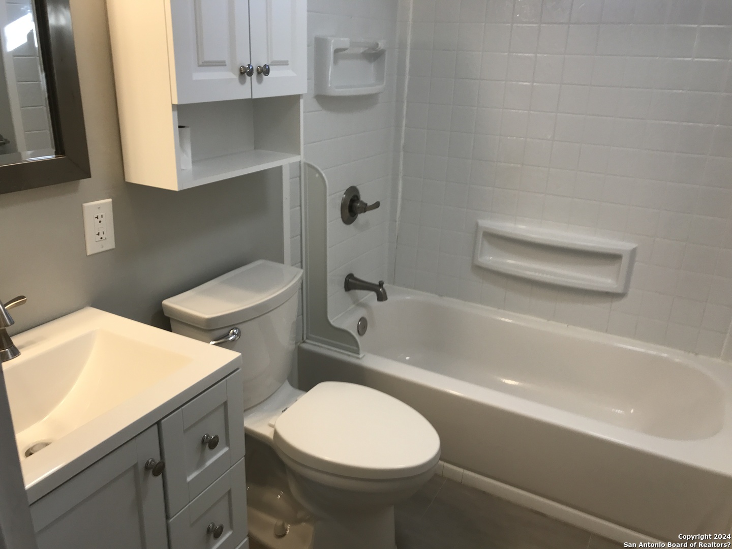 613 East Ireland Street Seguin, TX 78155 - Photo 6 of 42 a bathroom with a sink a toilet and bathtub