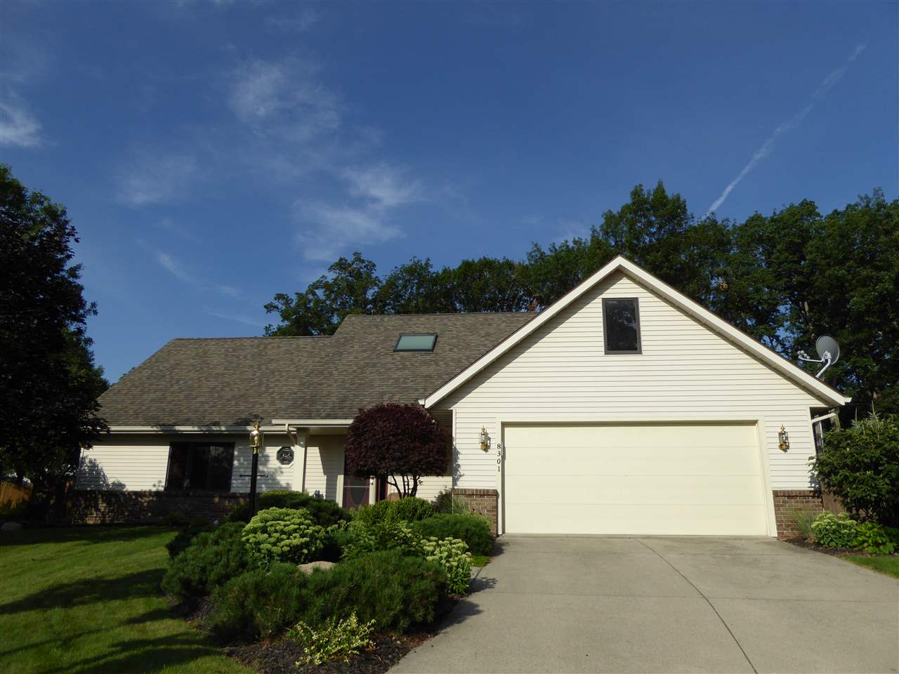 8301 Hawk Spring Hill Fort Wayne, IN 46825 - Photo 1 of 29 Gallery Image 1