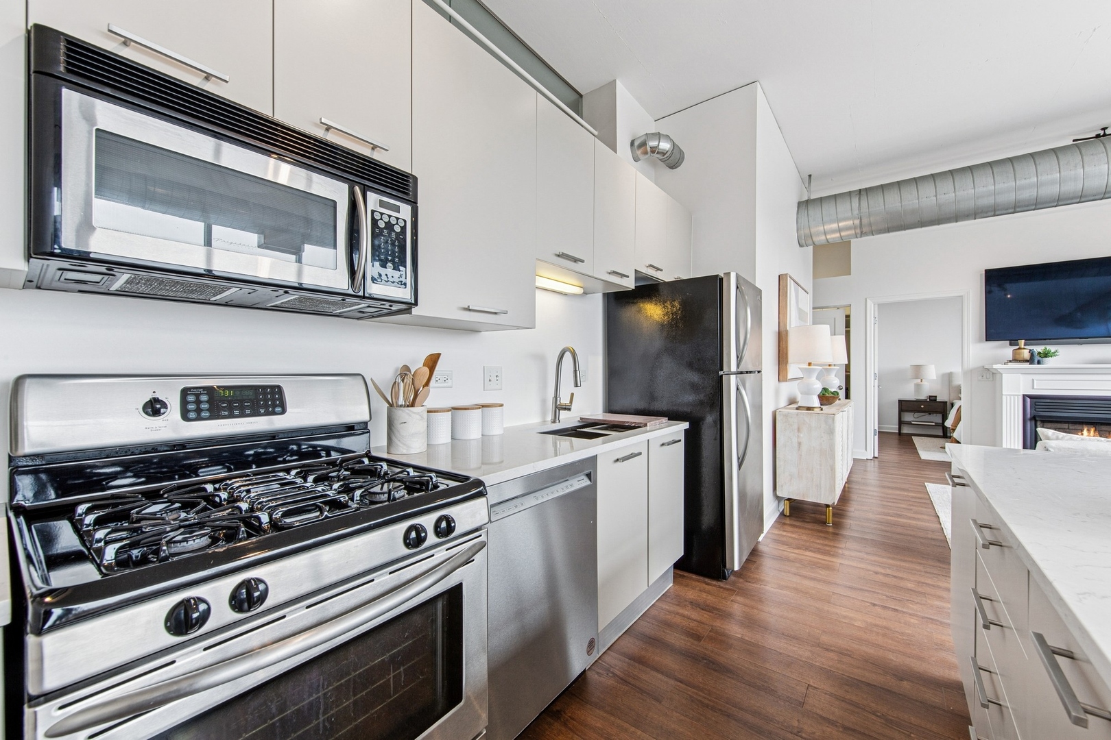 111 South Morgan Street, Unit 904 Chicago, IL 60607 - Photo 7 of 18 Gallery Image 7