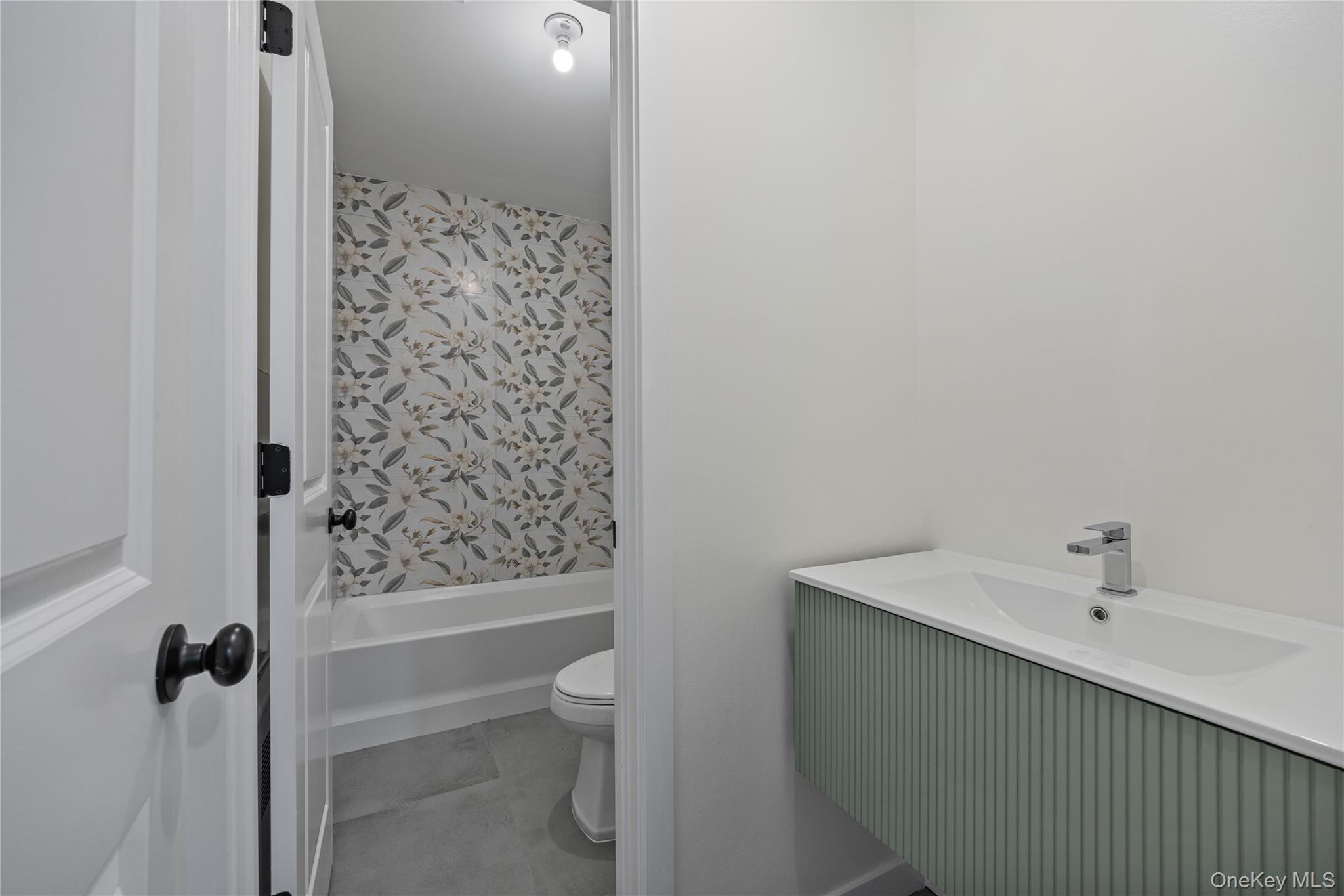 352 Blauvelt Road, Unit 202 Monsey, NY 10952 - Photo 25 of 33 a bathroom with a toilet sink and shower