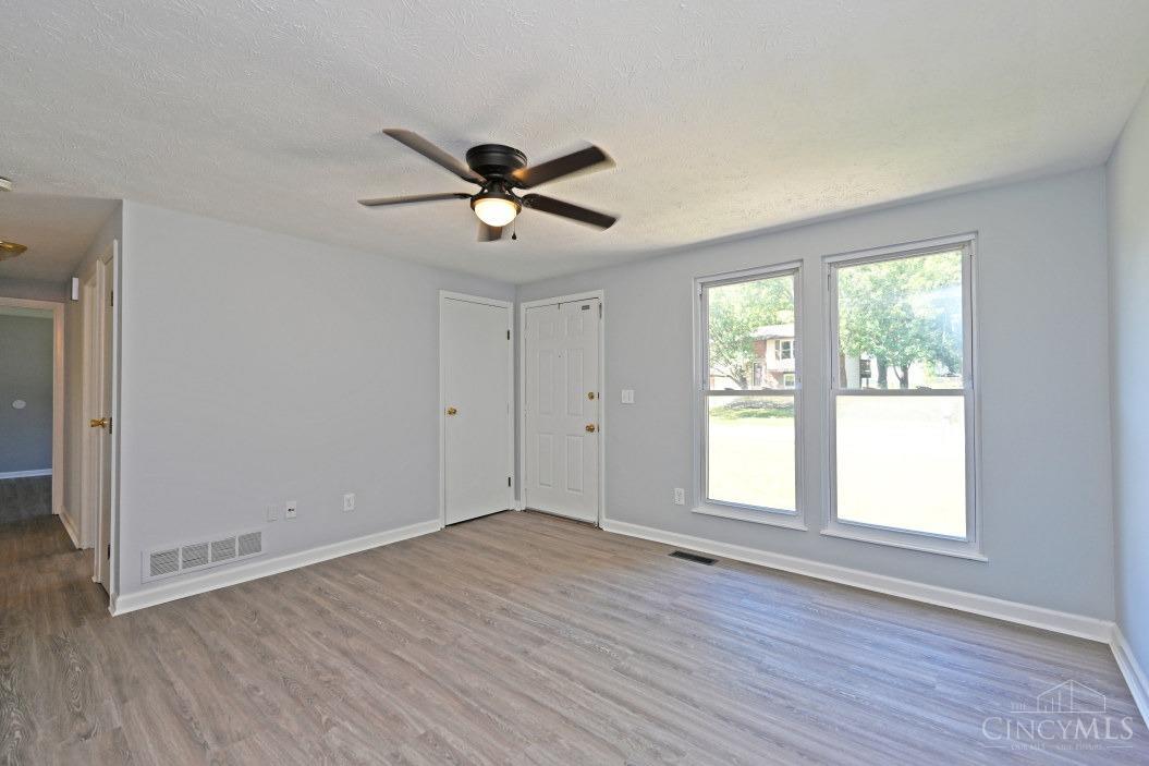 623 Regent Road Cincinnati, OH 45245 - Photo 6 of 38 Gallery Image 6