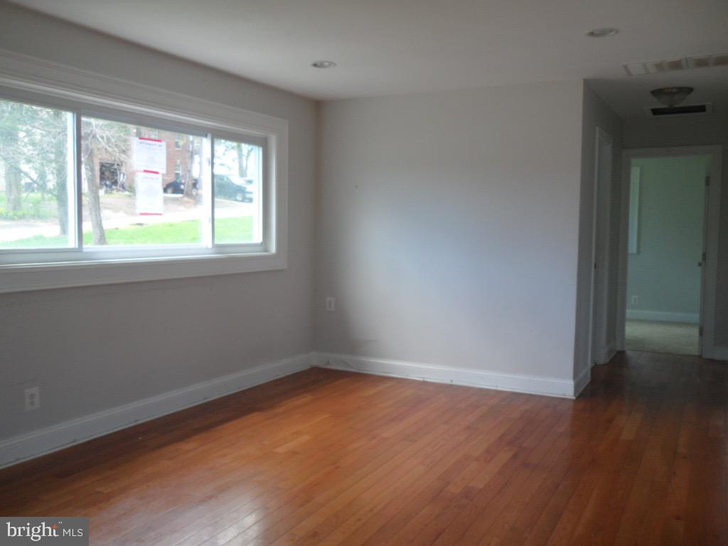 1114 Elwin Road Fort Washington, MD 20744 - Photo 2 of 16 living room