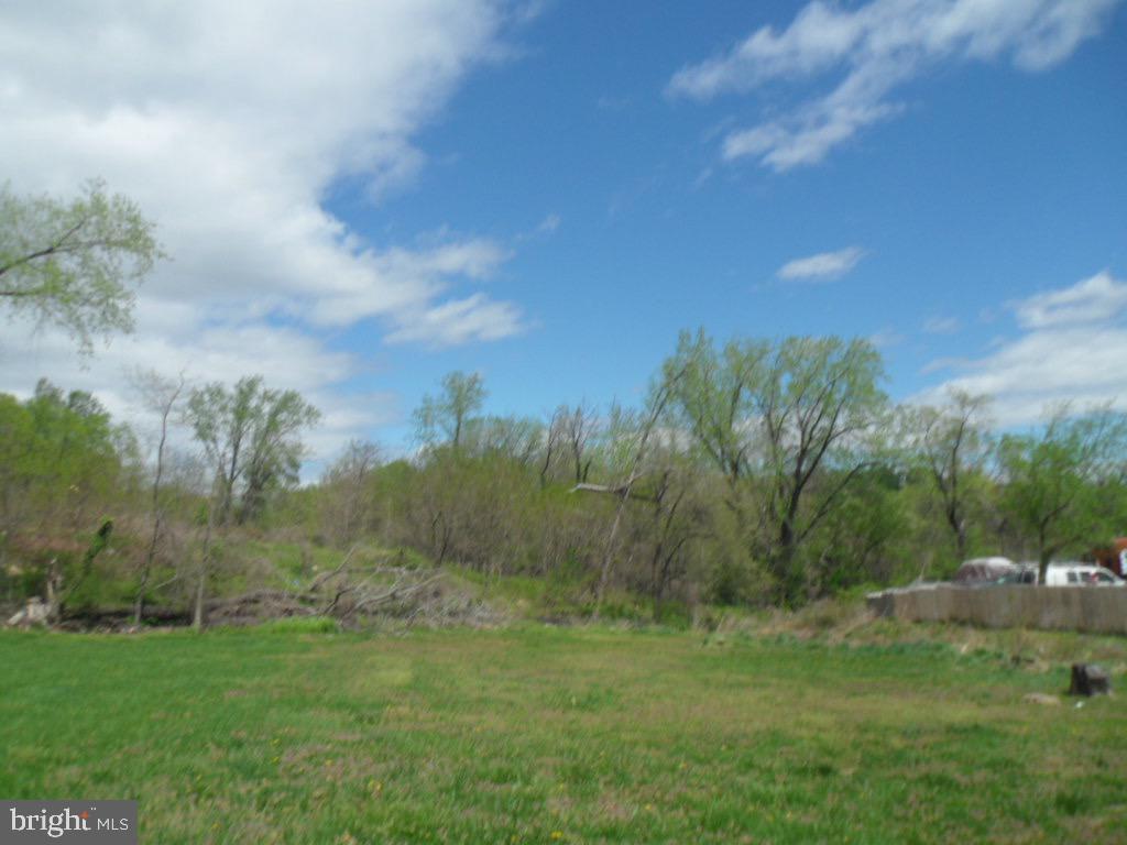 1114 Elwin Road Fort Washington, MD 20744 - Photo 15 of 16 backyard