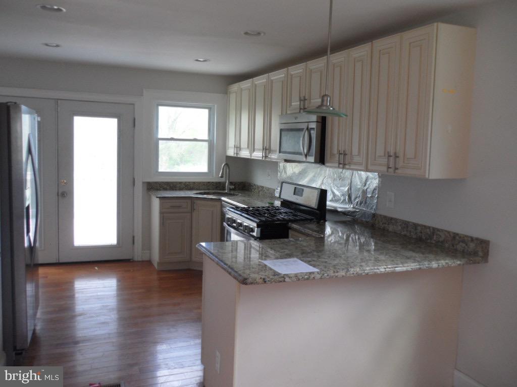 1114 Elwin Road Fort Washington, MD 20744 - Photo 3 of 16 kitchen