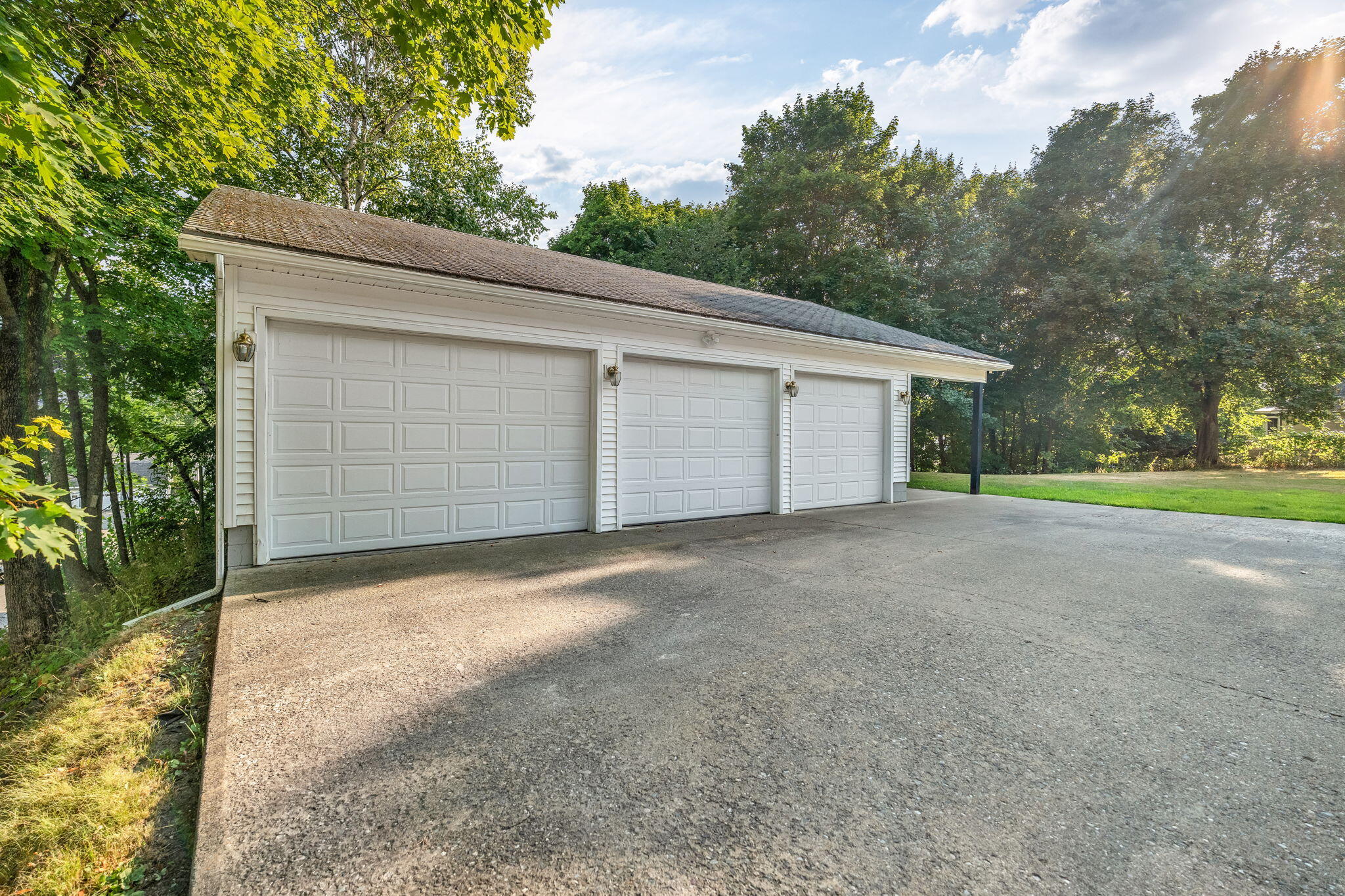 4 Hill Street Millinocket, ME 04462 - Photo 10 of 66 3-car garage, additional storage