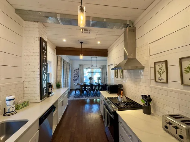 a kitchen with lots of counter top space