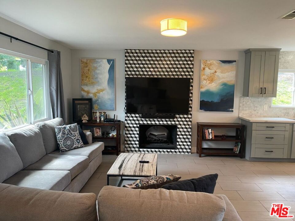 195 Foussat Road Oceanside, CA 92054 - Photo 5 of 22 Gallery Image 5