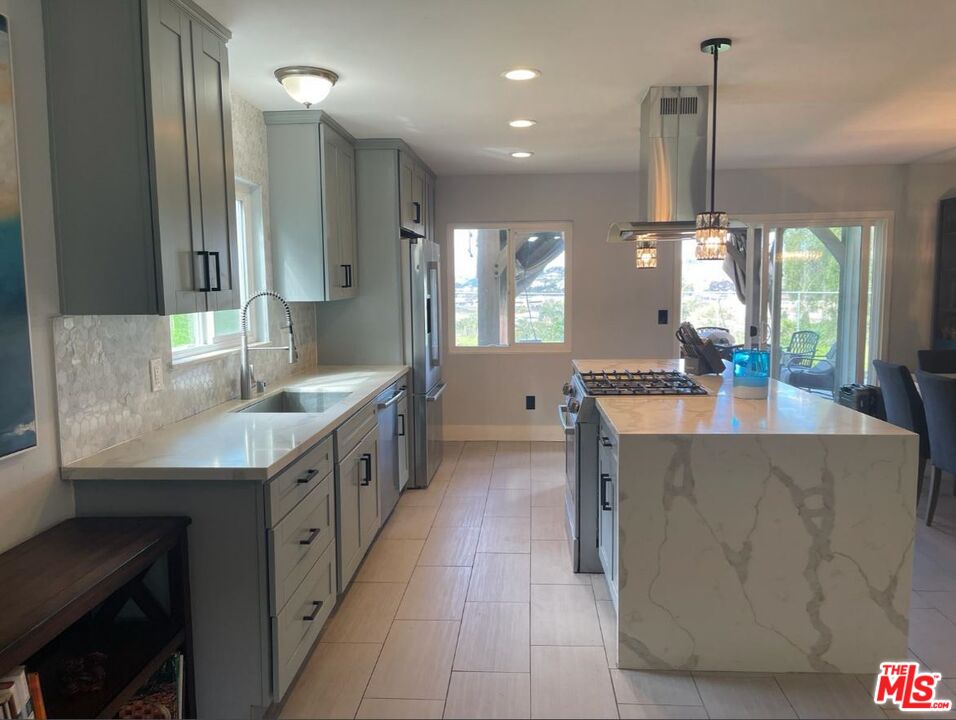195 Foussat Road Oceanside, CA 92054 - Photo 7 of 22 Gallery Image 7