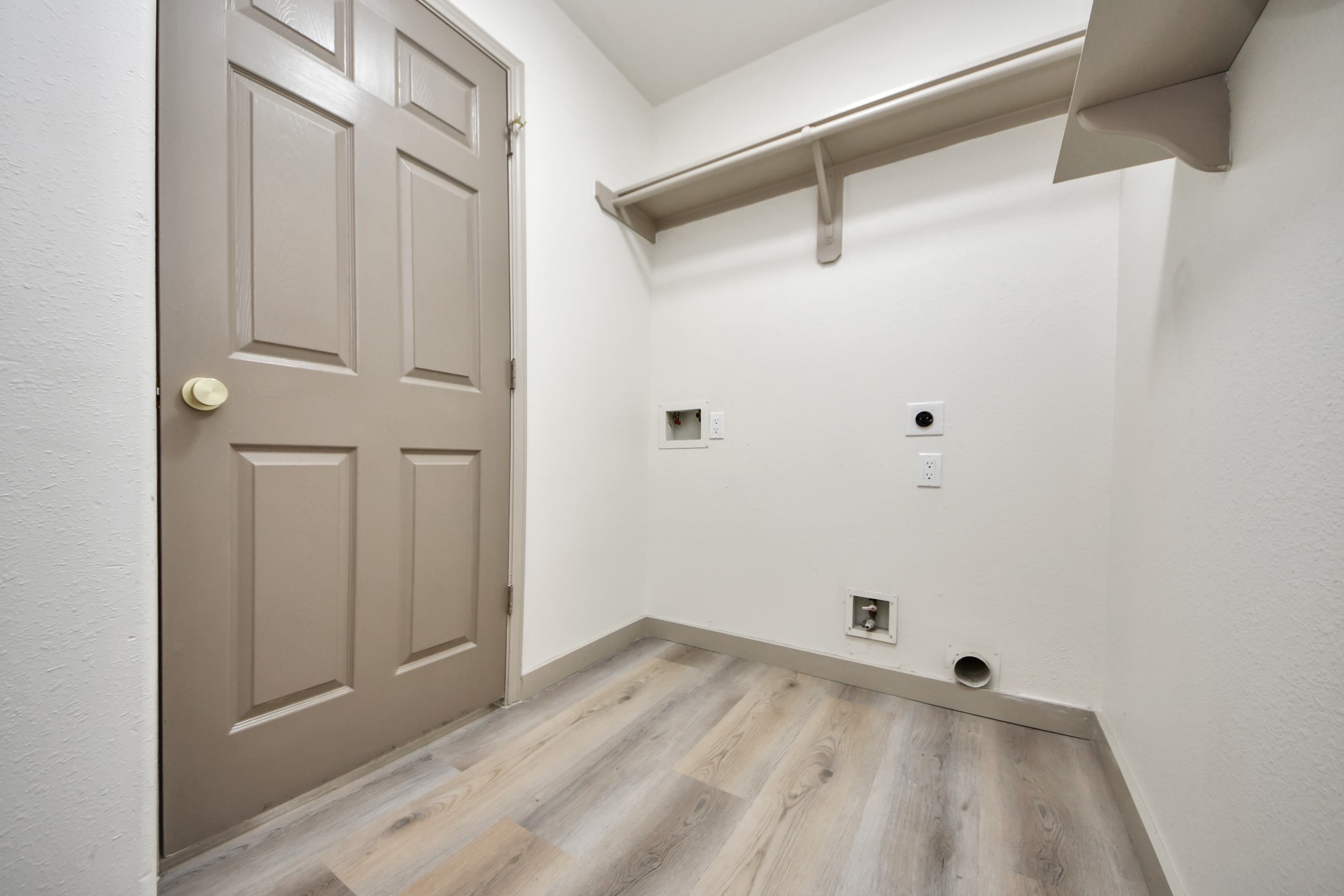 14423 Gadwall Court Houston, TX 77044 - Photo 38 of 42 a view of a small space