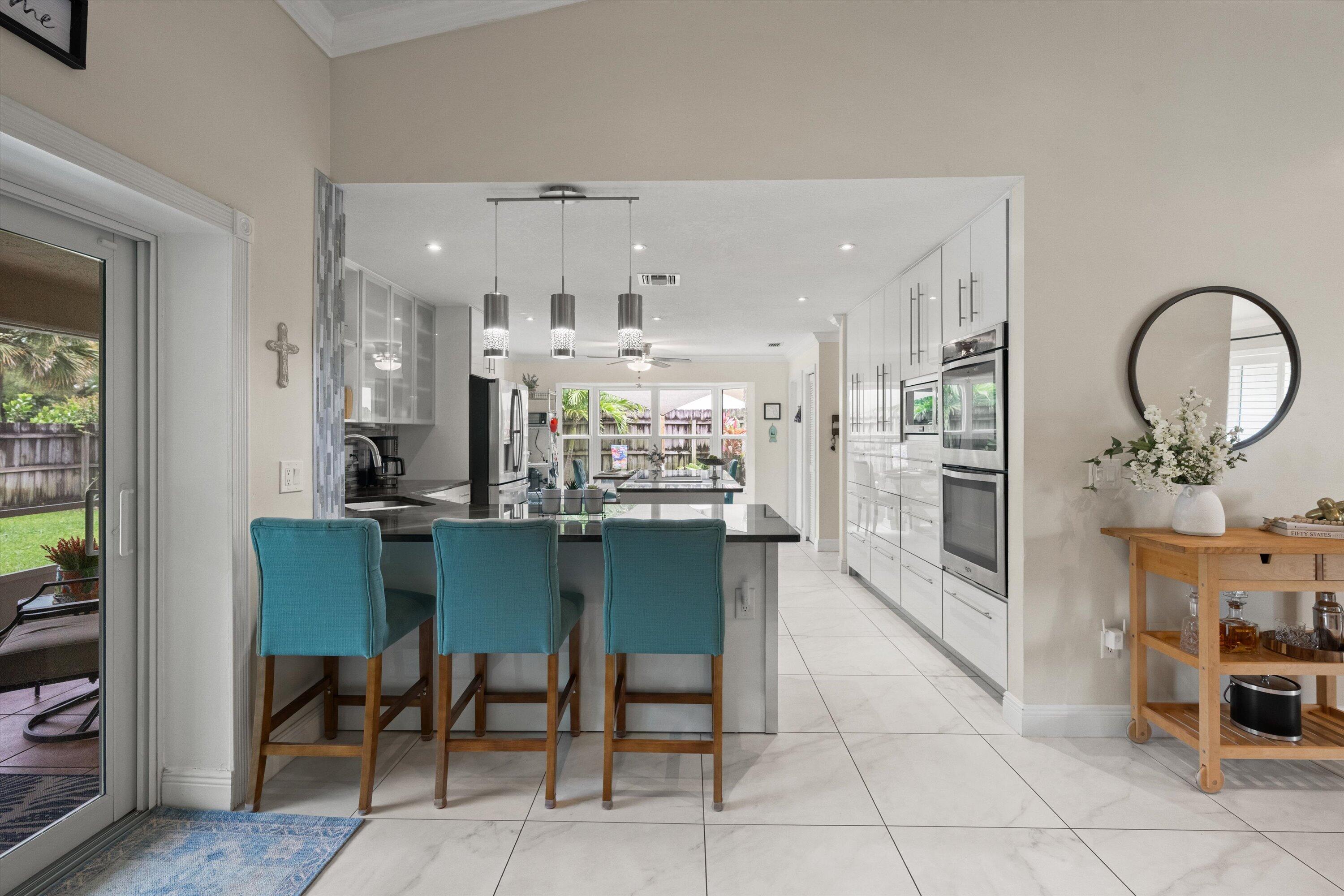 1064 Raintree Lane Wellington, FL 33414 - Photo 12 of 39 Kitchen Bar