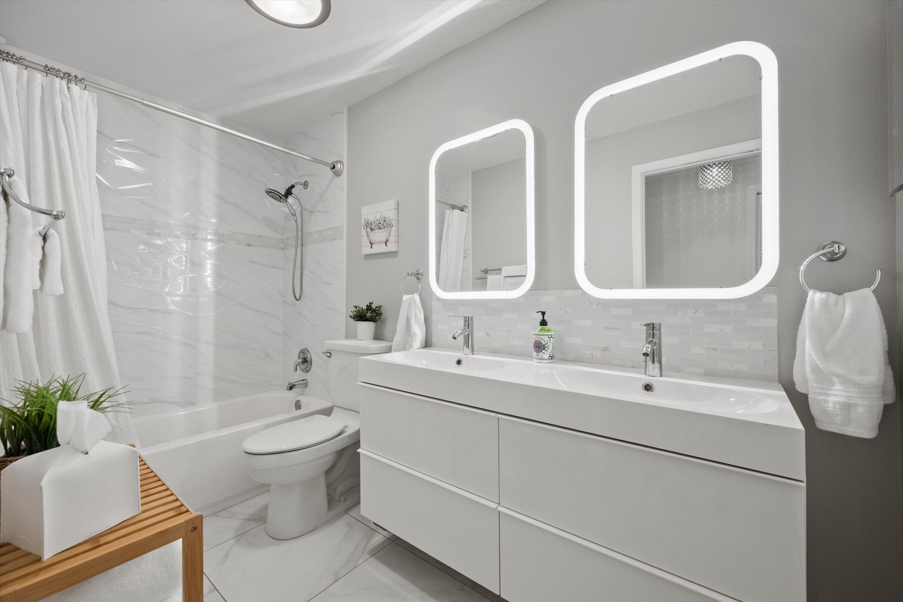 1064 Raintree Lane Wellington, FL 33414 - Photo 26 of 39 Guest bathroom