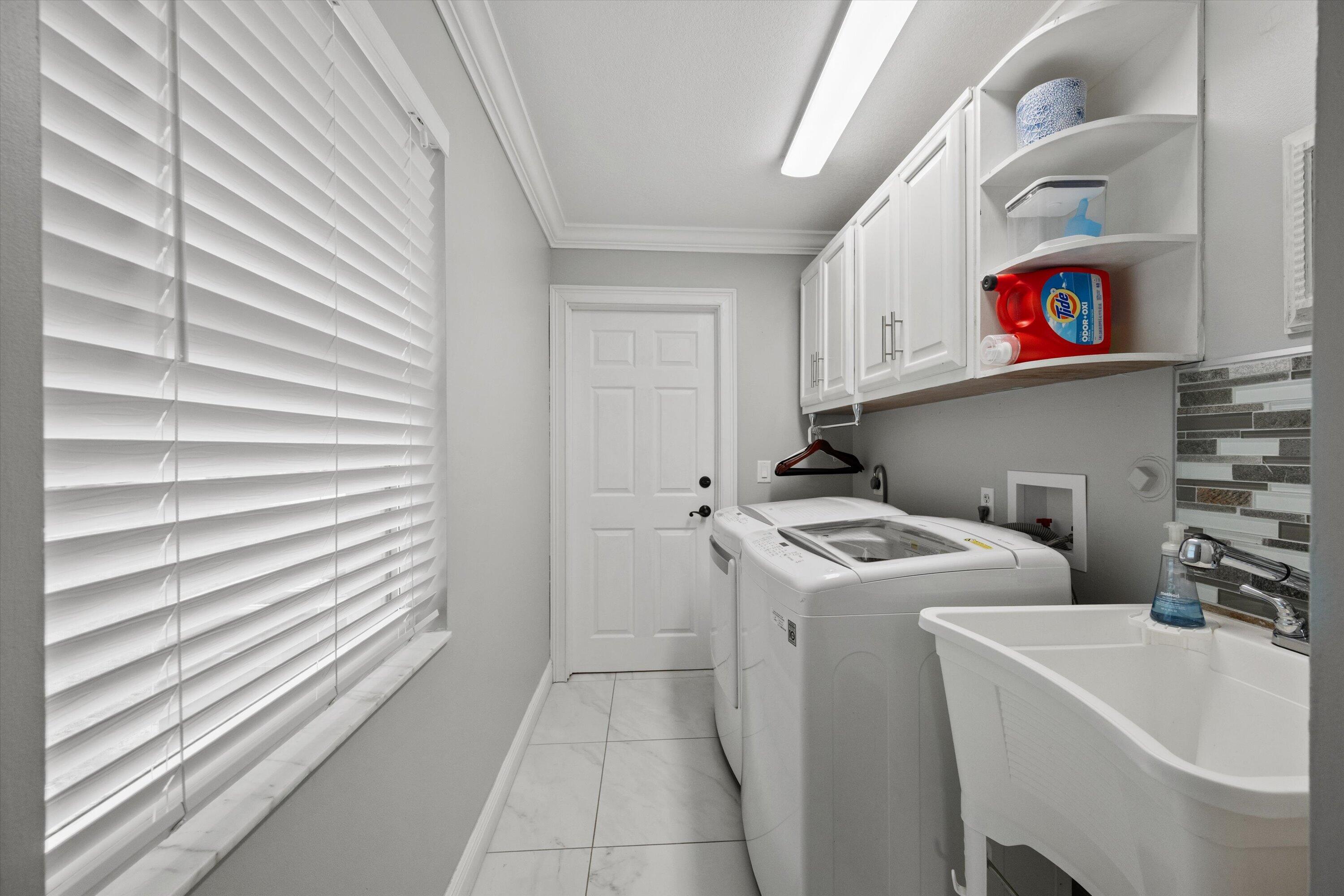 1064 Raintree Lane Wellington, FL 33414 - Photo 28 of 39 Laundry Room