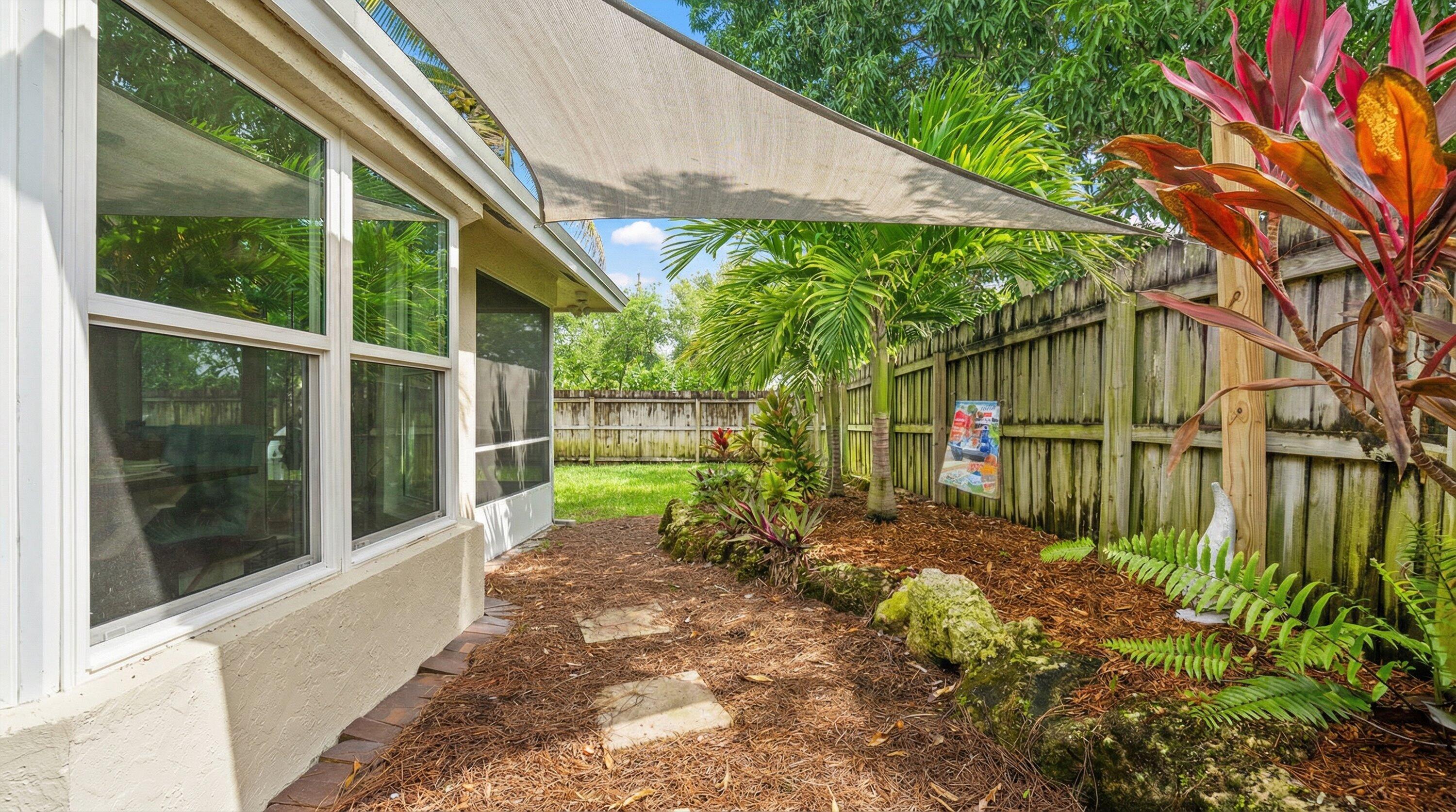 1064 Raintree Lane Wellington, FL 33414 - Photo 36 of 39 Side of home