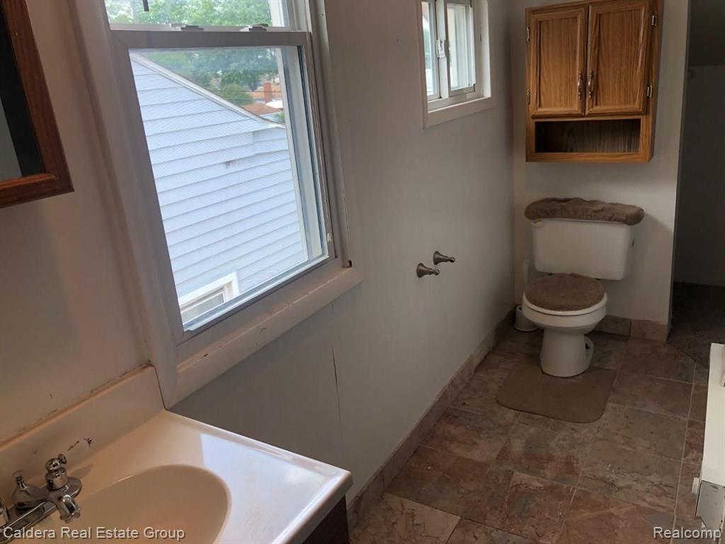 7253 Standard Street Center Line, MI 48015 - Photo 7 of 12
