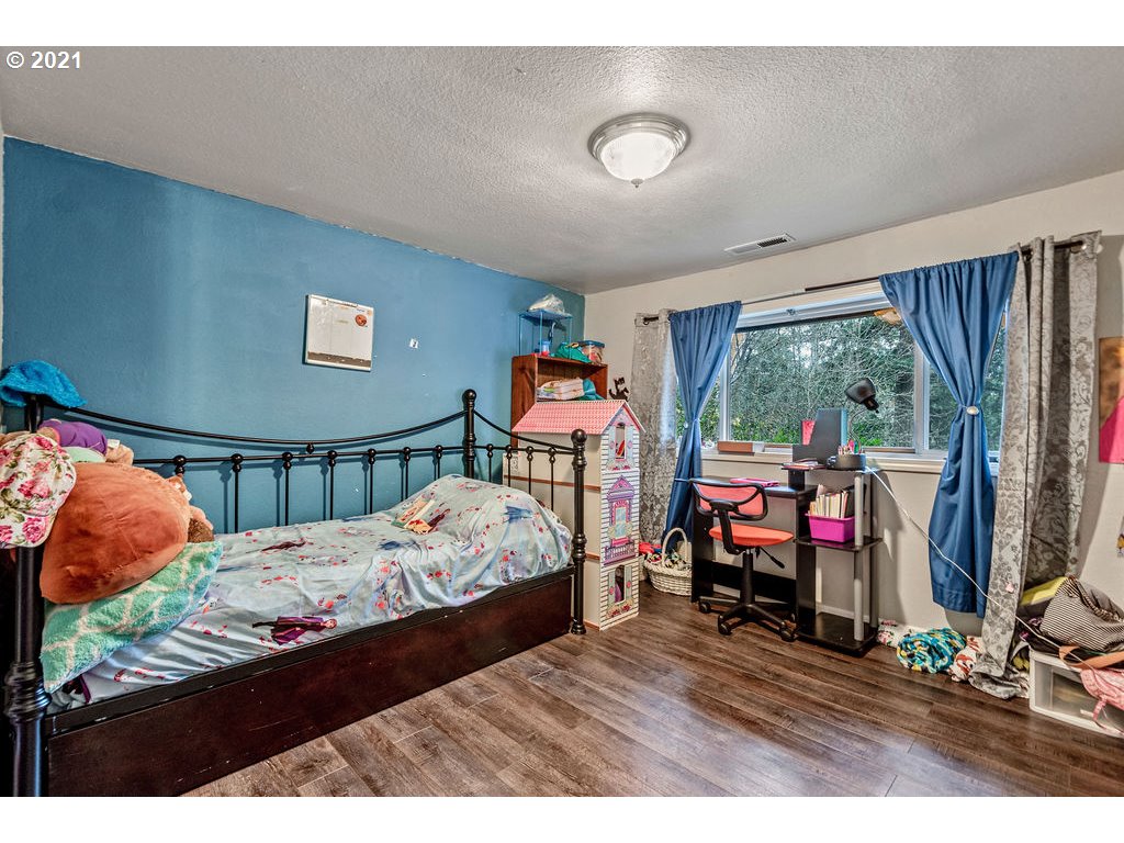3236 Pacific Way Longview, WA 98632 - Photo 11 of 32 Gallery Image 11