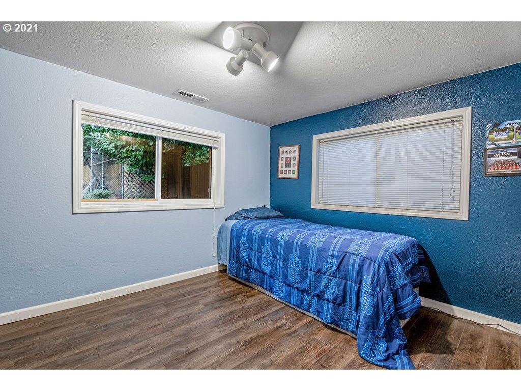 3236 Pacific Way Longview, WA 98632 - Photo 12 of 32 Gallery Image 12