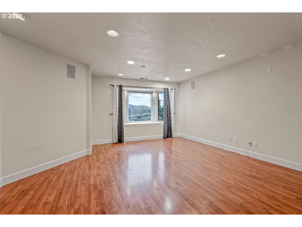 3236 Pacific Way Longview, WA 98632 - Photo 15 of 32 Gallery Image 15