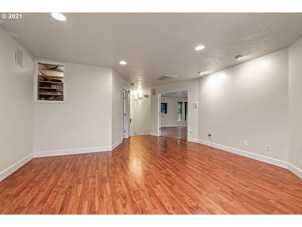 3236 Pacific Way Longview, WA 98632 - Photo 16 of 32 Gallery Image 16
