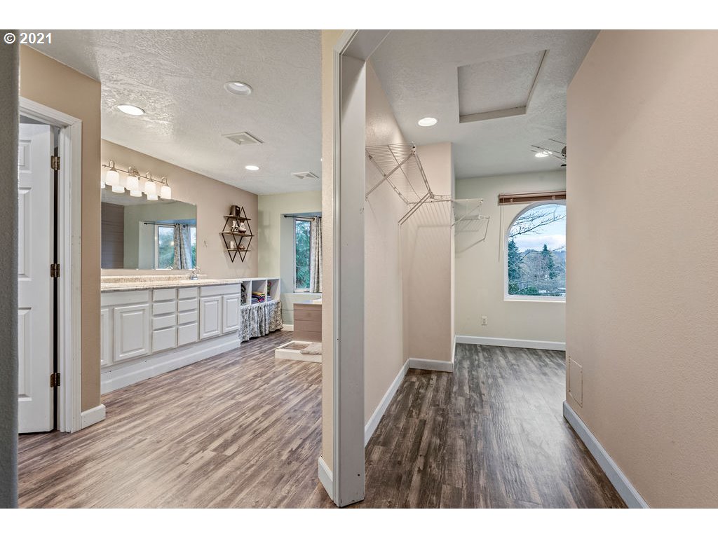 3236 Pacific Way Longview, WA 98632 - Photo 19 of 32 Gallery Image 19