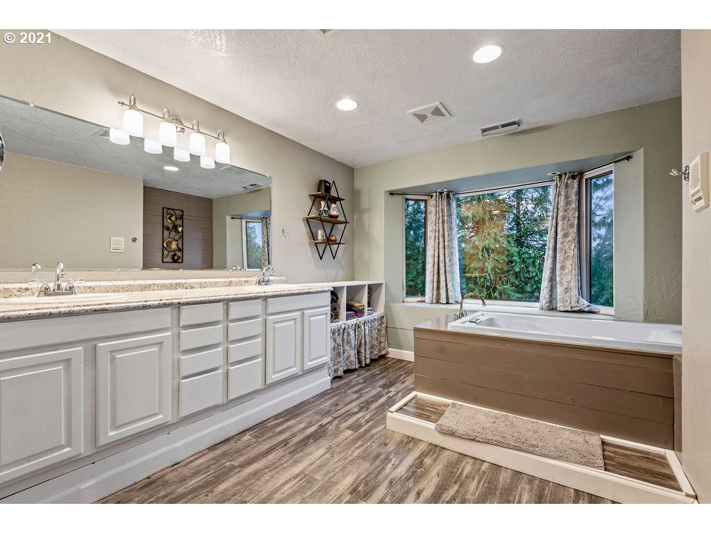 3236 Pacific Way Longview, WA 98632 - Photo 20 of 32 Gallery Image 20