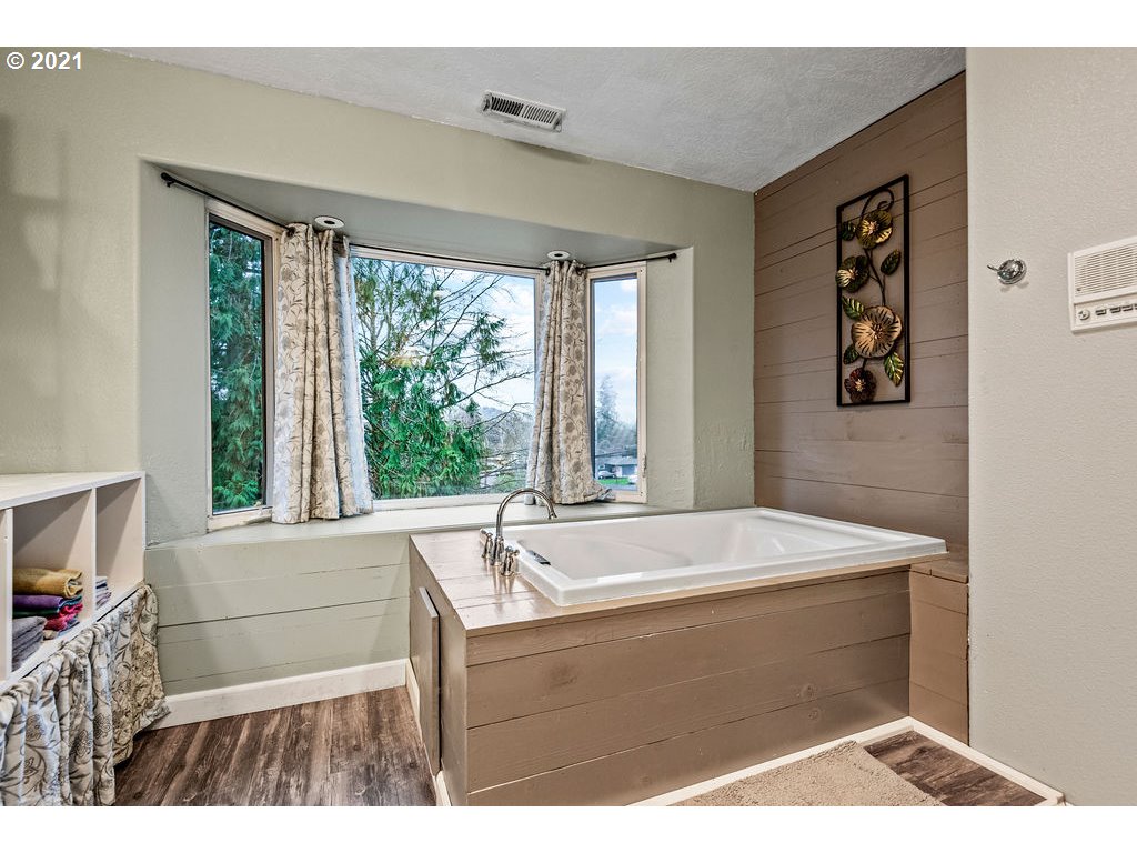 3236 Pacific Way Longview, WA 98632 - Photo 21 of 32 Gallery Image 21