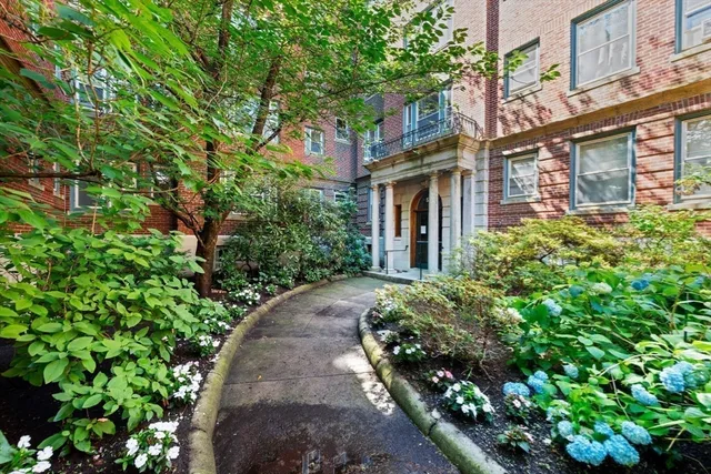 $3,800 | 52 Garden Street, Unit B2, Cambridge, MA 02138