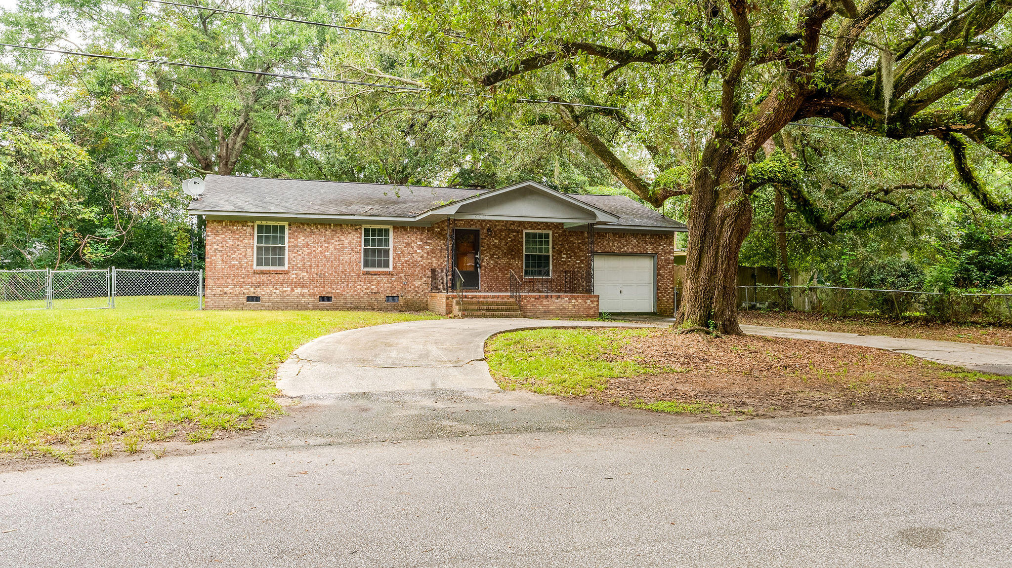 692 York Street Mount Pleasant, SC 29464 - Photo 2 of 28 692-2