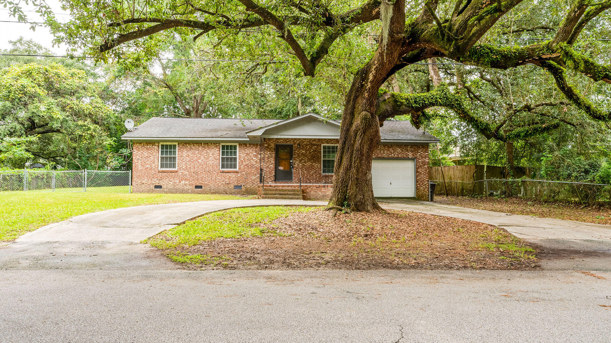 692 York Street Mount Pleasant, SC 29464 - Photo 3 of 28 692-3