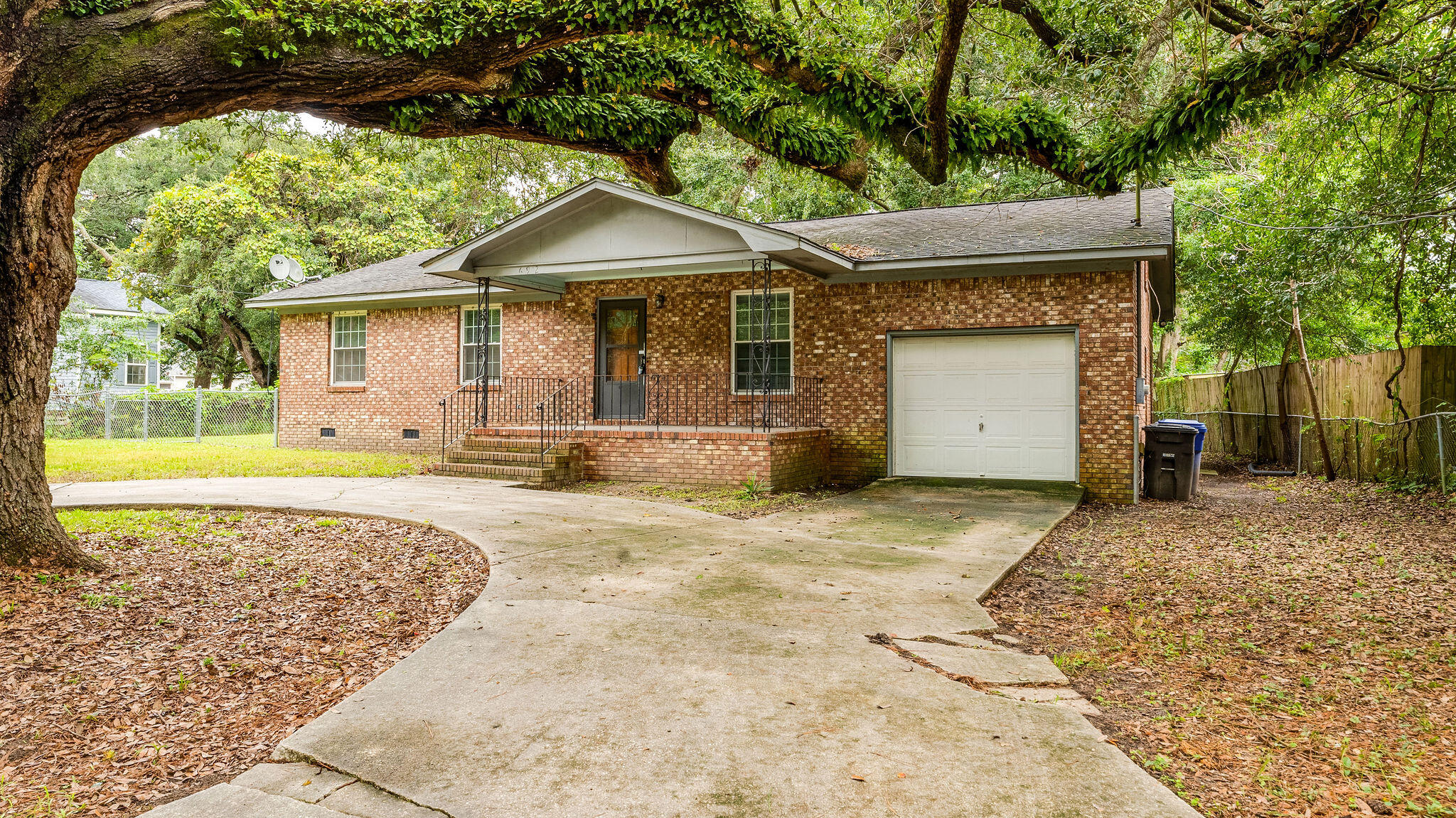 692 York Street Mount Pleasant, SC 29464 - Photo 5 of 28 692-5