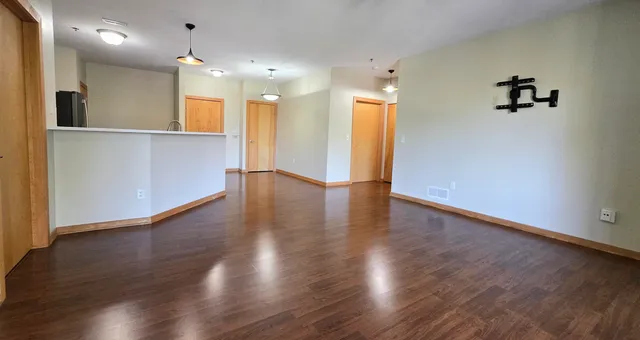 $2,150 | 10900 West Bluemound Road, Unit 215, Wauwatosa, WI 53226