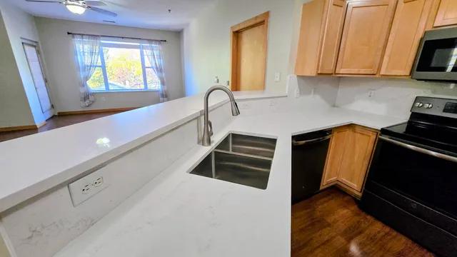 $2,150 | 10900 West Bluemound Road, Unit 215, Wauwatosa, WI 53226