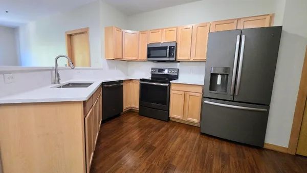 $2,150 | 10900 West Bluemound Road, Unit 215, Wauwatosa, WI 53226