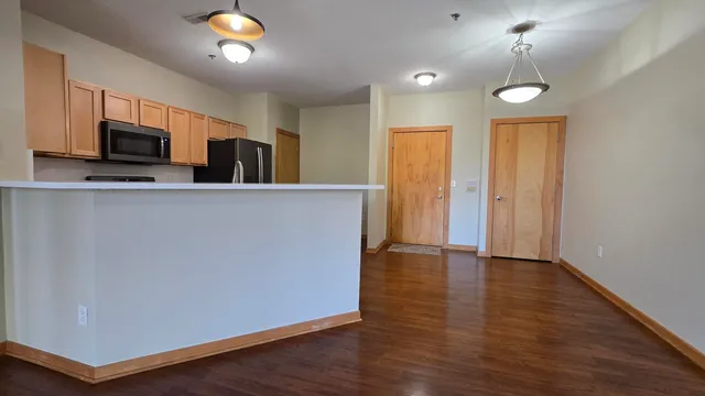 $2,150 | 10900 West Bluemound Road, Unit 215, Wauwatosa, WI 53226